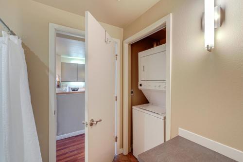 Fotografie z fotogalerie ubytování Resort Getaway on Lake Chelan Pool and Beach Access v destinaci Chelan