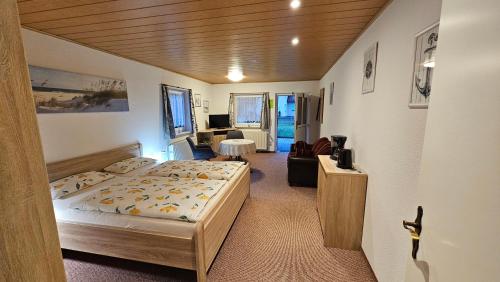 Ένα ή περισσότερα κρεβάτια σε δωμάτιο στο Gästehaus Silvia