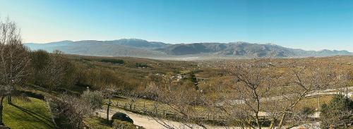 a view of a valley with mountains in the background at casalerosaroom in Vinchiaturo