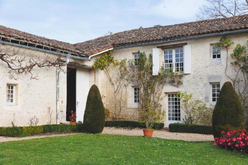 a large stone house with a garden in front of it at Gîtes du Château de Meux in Meux