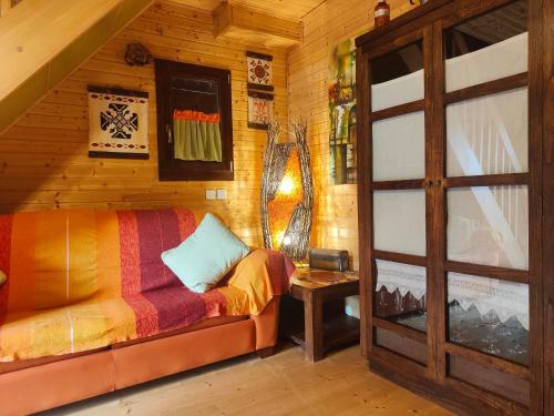 a room with a bed in a log cabin at Chalet en Eyne Cambre d'Aze in Eyne