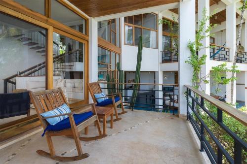 Μπαλκόνι ή βεράντα στο Casa Ohana - 5 BR Ocean Front Home in Playa Negra, CRC