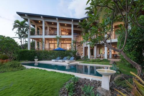Πισίνα στο ή κοντά στο Casa Ohana - 5 BR Ocean Front Home in Playa Negra, CRC