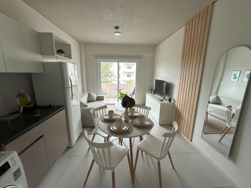 a kitchen and living room with a table and chairs at Republica Apartment in Luque