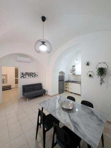 Η κουζίνα ή μικρή κουζίνα στο Appartamenti Via del Muro Antico