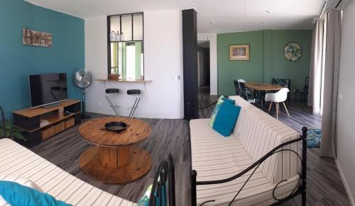 Urban tropical home Tahiti