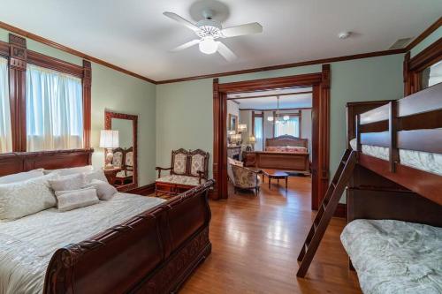 Ένα ή περισσότερα κρεβάτια σε δωμάτιο στο Sisters Inn-Family Suite