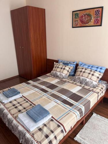 a large bed in a bedroom with pillows on it at Apartment del Sol in Varna City
