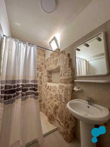 Ένα μπάνιο στο Trullo Nonnu Tore