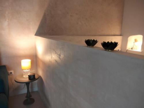 a room with a candle on a shelf and a table at Verde Oliva loft in Vejer de la Frontera