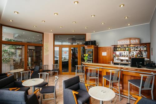Lounge alebo bar v ubytovaní Hotel Artin
