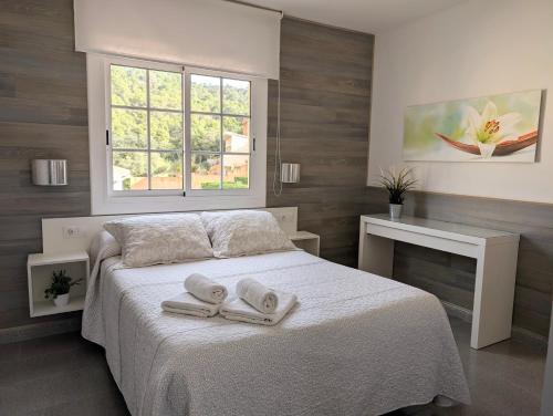 a bedroom with a bed with two towels on it at Apartamento Martin in Tossa de Mar