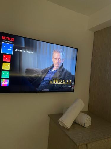 a flat screen tv hanging on a wall at Luxury liv Gran limonar in Cali