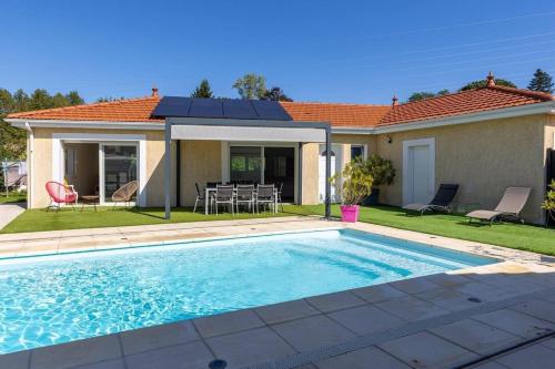 Πισίνα στο ή κοντά στο Casa Fernandes avec piscine couverte