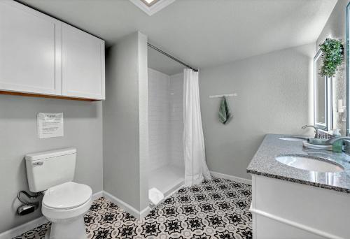 a bathroom with a toilet and a sink and a shower at University Place, family stay, practically on JBU campus in Siloam Springs