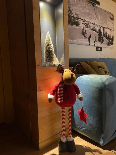 a stuffed animal in a room next to a bed at Chalet Lilla Livigno in Livigno