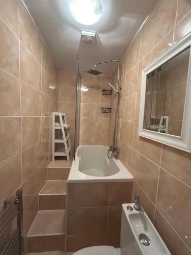 Bilik mandi di The Bay View Apartment
