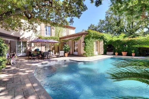 Charming Provence Retreat with Heated Pool and Jacuzzi