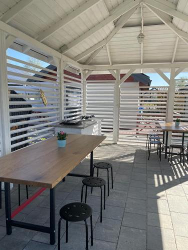 a patio with a wooden table and some chairs at Domki Wśród Jabłoni in Gąski
