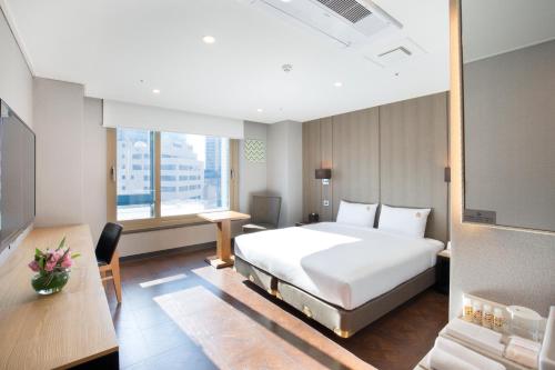 Postel nebo postele na pokoji v ubytování Benikea Hotel Haeundae