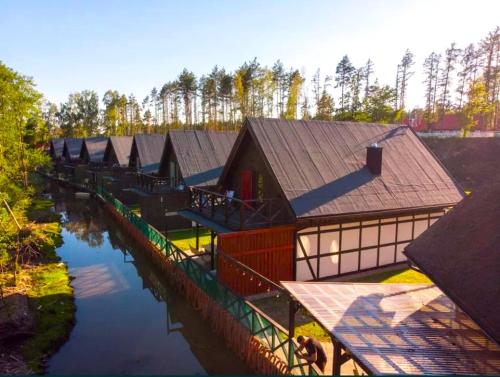 RUMIANA CHATA w Kaszubskiej Wenecji