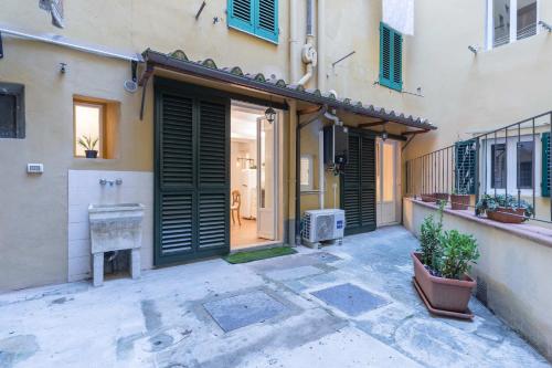 San Ambrogio Courtyard in Florence