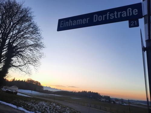 a street sign for elimerdon cartridge on the side of a road at Ferientraum am Maibaum in Traunstein