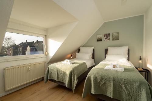 Postel nebo postele na pokoji v ubytování Sali Homes - Turmhaus am Wilhelmsplatz