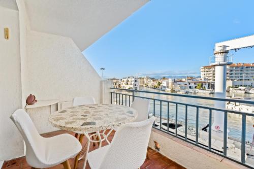 Apartamento con Terraza frente al Canal