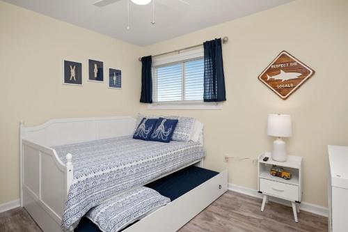 En eller flere senge i et værelse på Beach Retreat