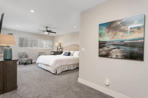 a bedroom with a bed and a painting on the wall at Endless Summer - SUR149 in Solana Beach