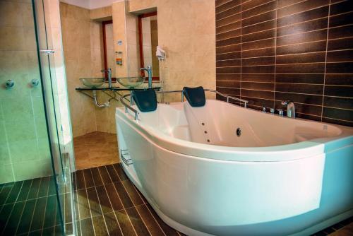 Koupelna v ubytování Hotel Monchuelo Spa