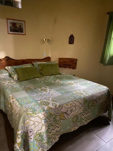 En eller flere senge i et værelse på Cabañas el Gauchito