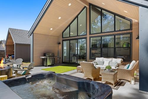 Galeriebild der Unterkunft Private Hot Tub and Patio Spacious Cle Elum Home in Cle Elum