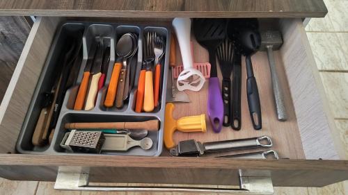 a drawer filled with lots of kitchen utensils at Chácara Andorinhas São Pedro SP in São Pedro
