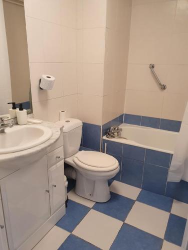 Koupelna v ubytování T2 LE CLUB Wifi Clim Piscine - Centre ville - ROSSIconciergerie - Linge inclus