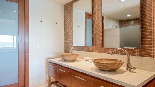 two sinks in a bathroom with a mirror at Encanto Living One Bedroom Unit by Kivoya in Puerto Peñasco