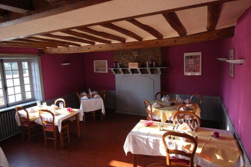 En restaurang eller annat matställe på Auberge Normande
