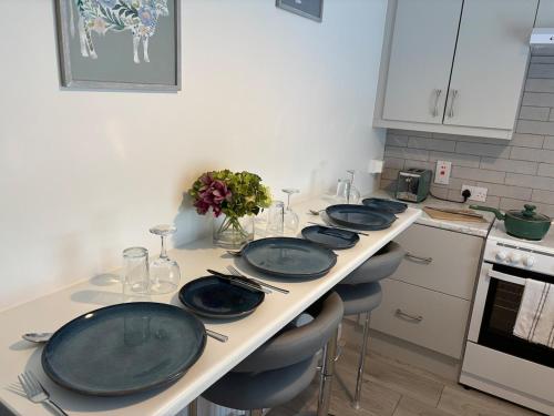 a kitchen with four black plates on a counter at Cahir Cosy Cottage in Cahir