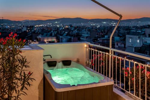 Rooftops of Athens - Vathi Studio Jacuzzi & View