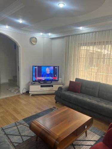 TV a/nebo společenská místnost v ubytování Modern Villa with Pool in Didim - Dream Vacation