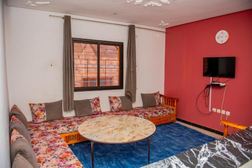 Una televisión o centro de entretenimiento en Appartement Afgo Ouarzazate