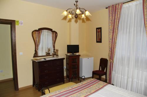 TV a/nebo společenská místnost v ubytování Hotel Casa Reboiro
