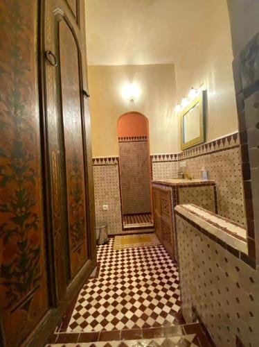Un baño de Riad Phœnix