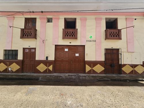 a building with brown doors and windows on it at HOSPEDAJE ALVARADO - Matrimonial - 103 - Bueno Bonito y Barato in Cajamarca