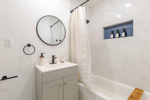 Fotografie z fotogalerie ubytování Cozy 3 Bedroom House Near DFW v destinaci Bedford