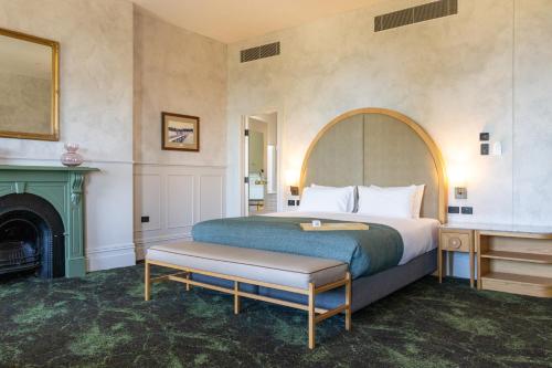 Ένα ή περισσότερα κρεβάτια σε δωμάτιο στο Portarlington Grand Hotel