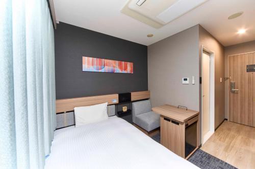 Postel nebo postele na pokoji v ubytování Washington R&B Hotel Umeda East