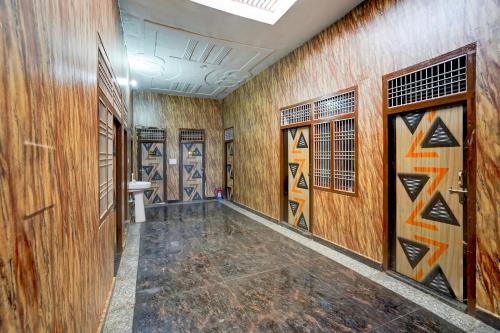a hallway with wood paneled walls and a bathroom at SPOT ON GANGA HOTEL in Alīgarh