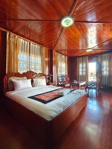 Llit o llits en una habitació de Nakai Resort